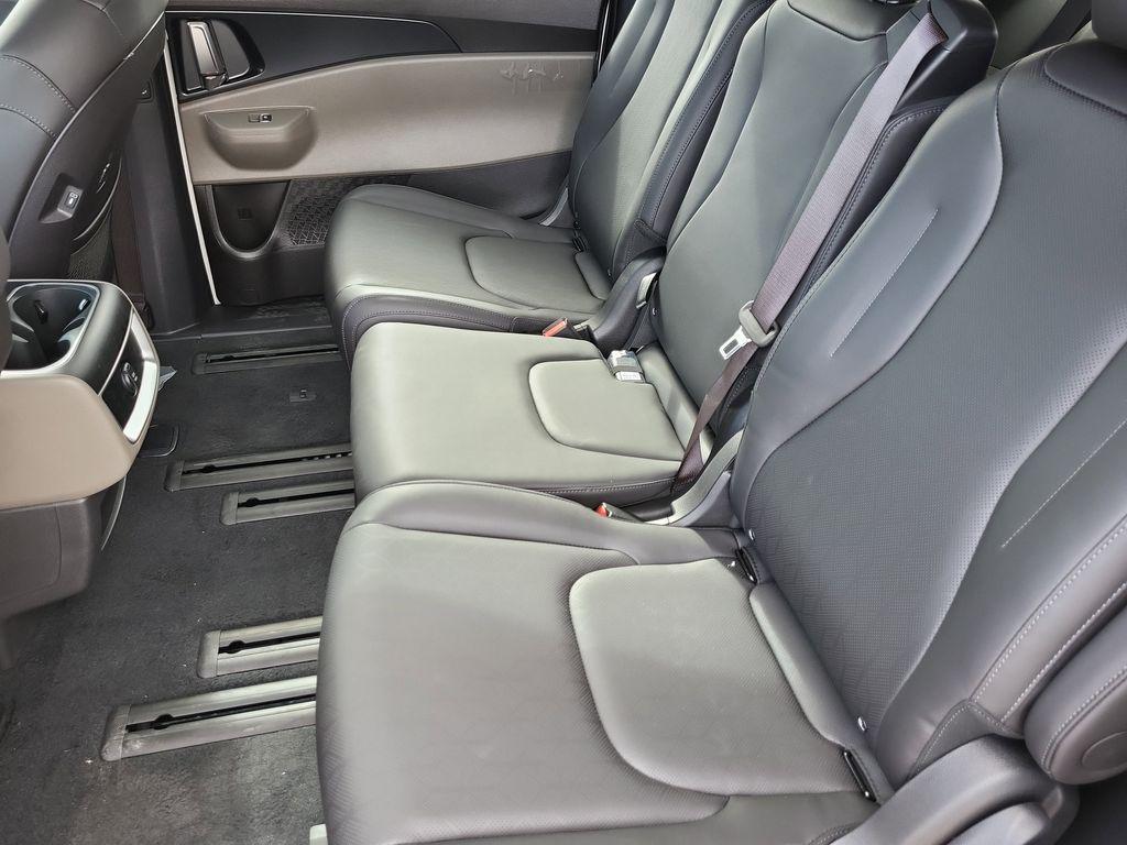 new 2026 Kia Carnival Hybrid car, priced at $43,094