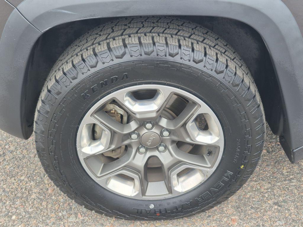 used 2019 Jeep Cherokee car, priced at $13,498