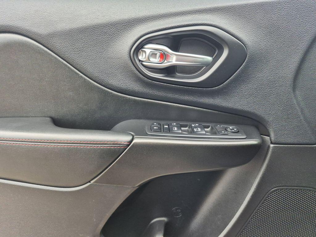 used 2019 Jeep Cherokee car, priced at $13,498