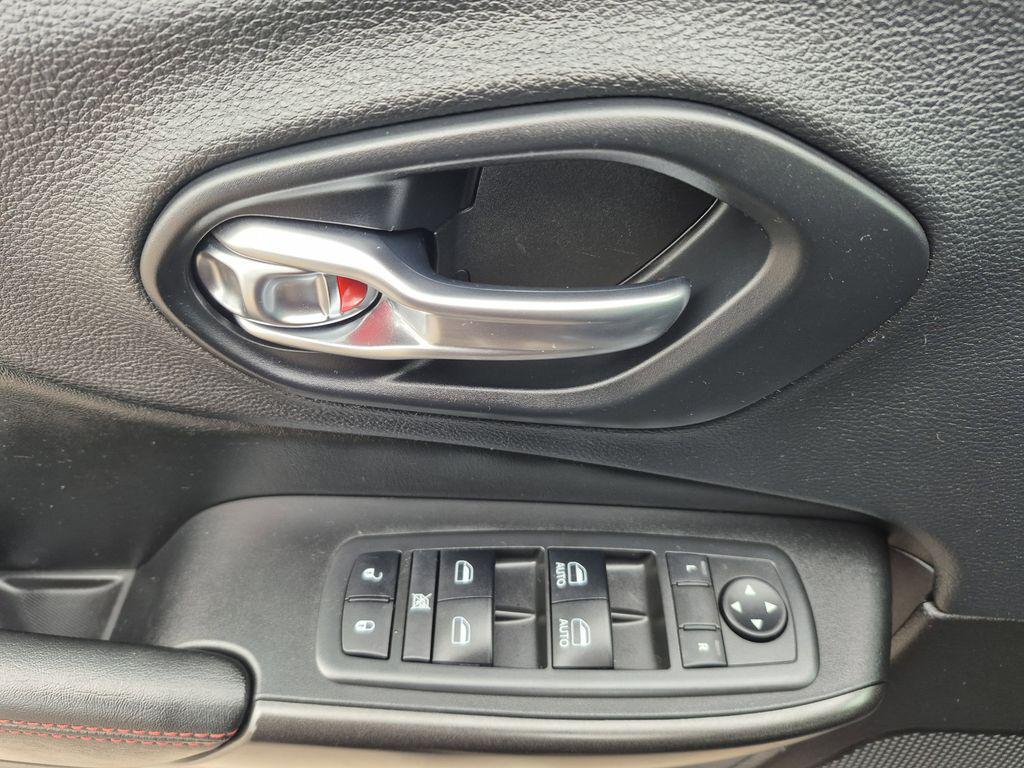 used 2019 Jeep Cherokee car, priced at $13,498