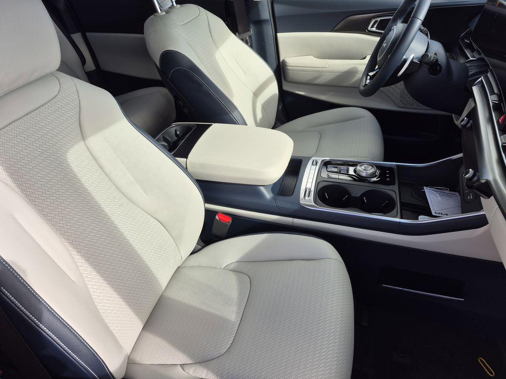 new 2026 Kia Carnival Hybrid car, priced at $53,189