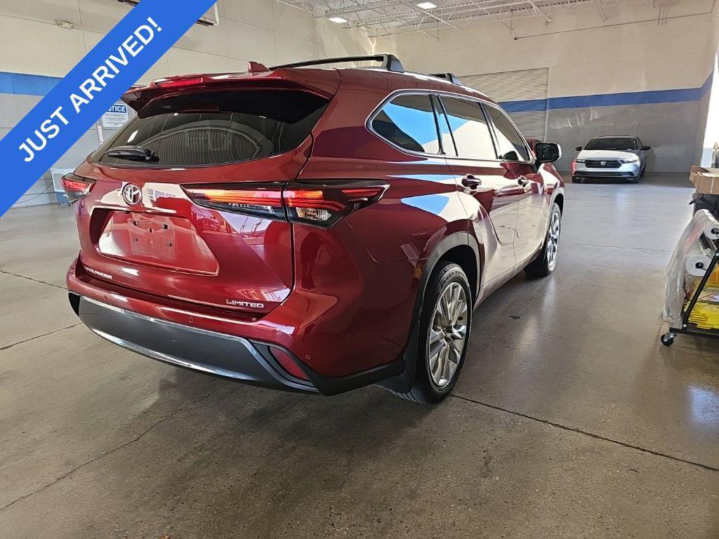 used 2024 Toyota Highlander car, priced at $42,299