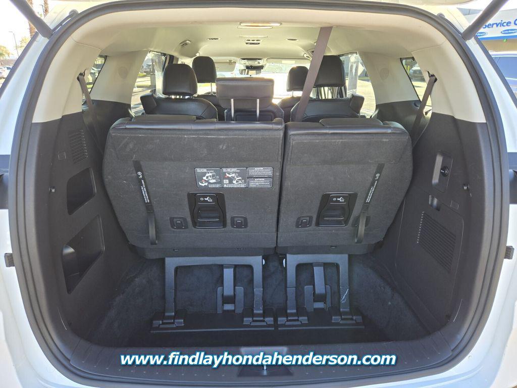 used 2024 Kia Carnival car, priced at $33,984