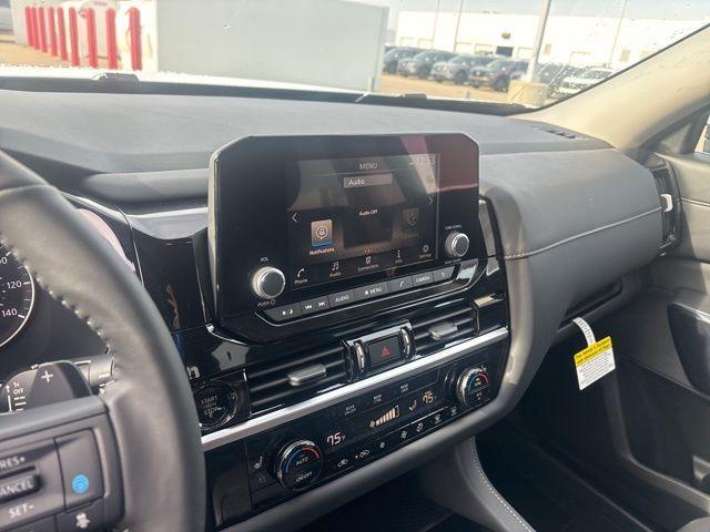 new 2025 Nissan Pathfinder car, priced at $36,610