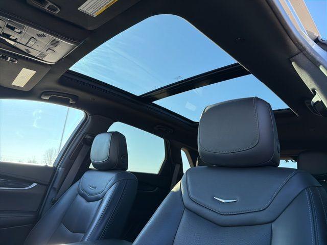 used 2023 Cadillac XT5 car, priced at $32,996