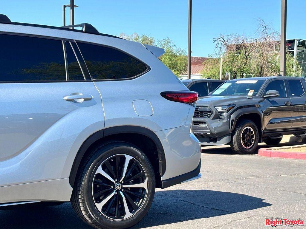 used 2022 Toyota Highlander car, priced at $30,999
