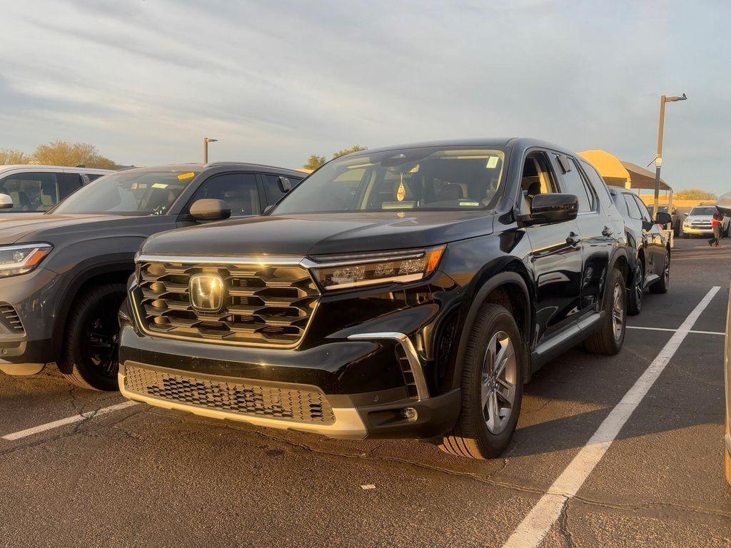 used 2025 Honda Pilot car, priced at $37,585