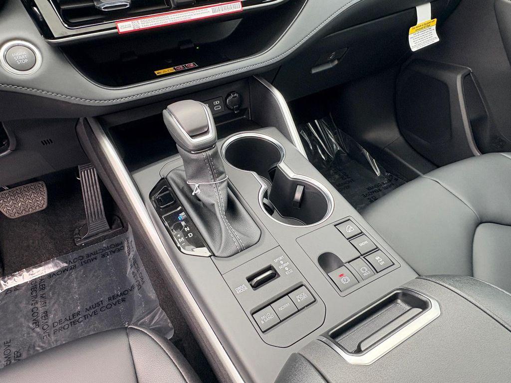 new 2026 Toyota Highlander car, priced at $46,028