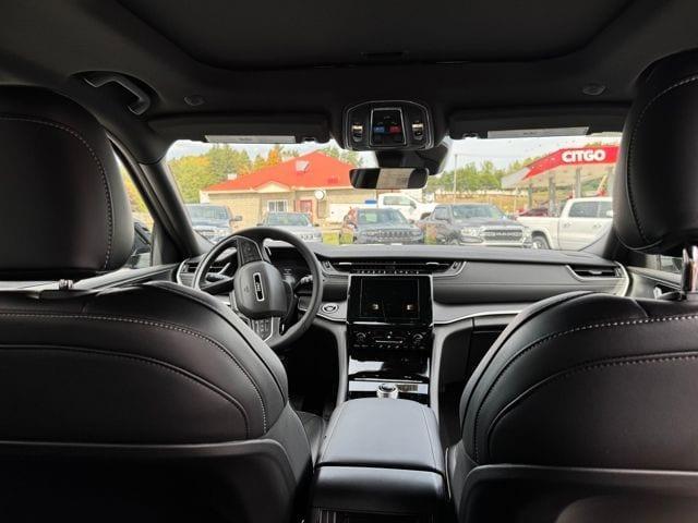 new 2025 Jeep Grand Cherokee car, priced at $43,355