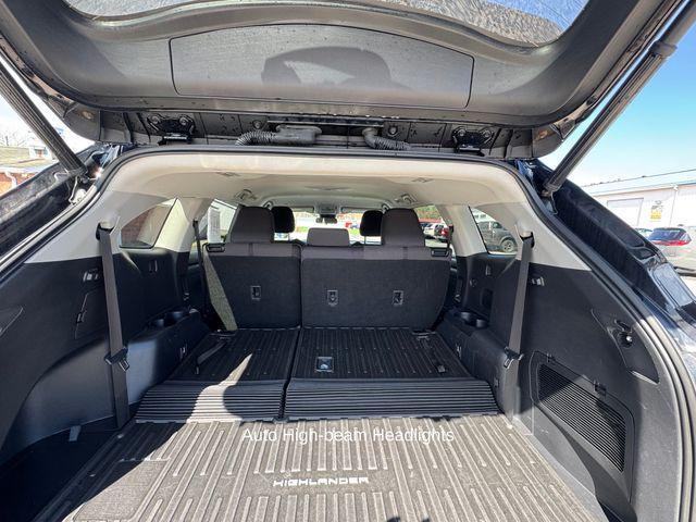 used 2022 Toyota Highlander car, priced at $28,658