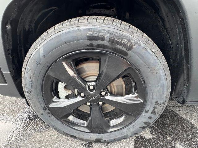 used 2023 Jeep Cherokee car, priced at $25,288