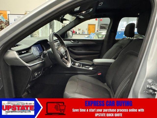 new 2025 Jeep Grand Cherokee car, priced at $42,143