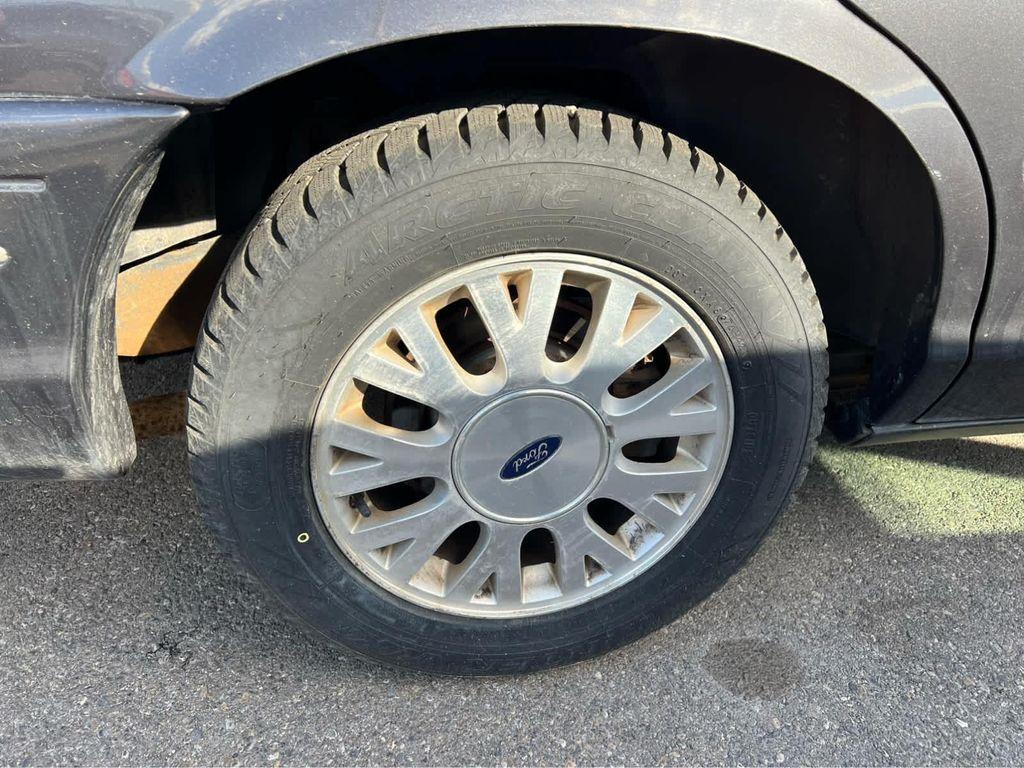 used 2005 Ford Crown Victoria car
