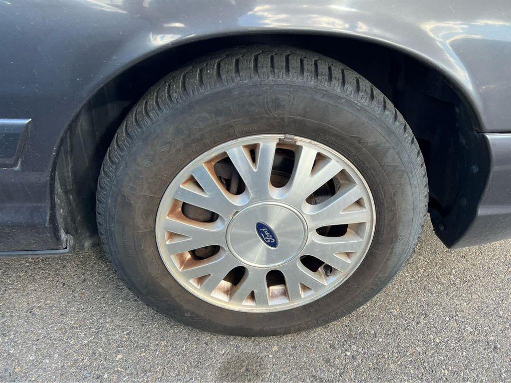 used 2005 Ford Crown Victoria car