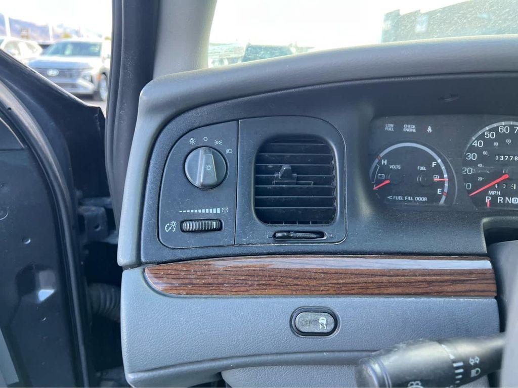 used 2005 Ford Crown Victoria car