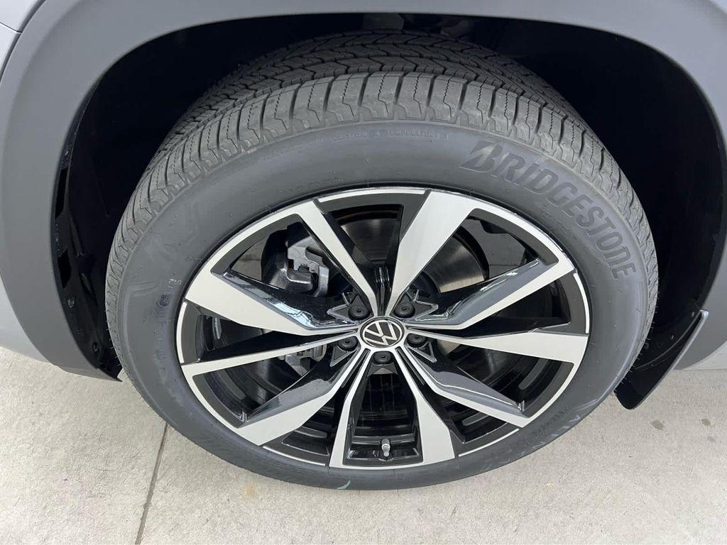 new 2026 Volkswagen Atlas Cross Sport car, priced at $55,001