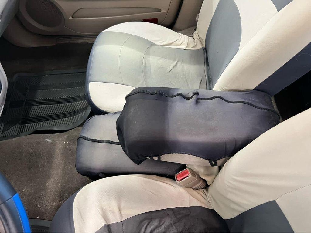 used 2004 Ford Taurus car, priced at $2,499