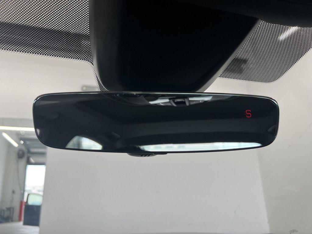Audi A4 view 25