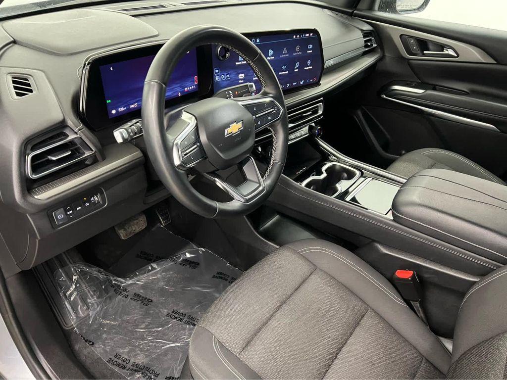 used 2024 Chevrolet Traverse car, priced at $35,755