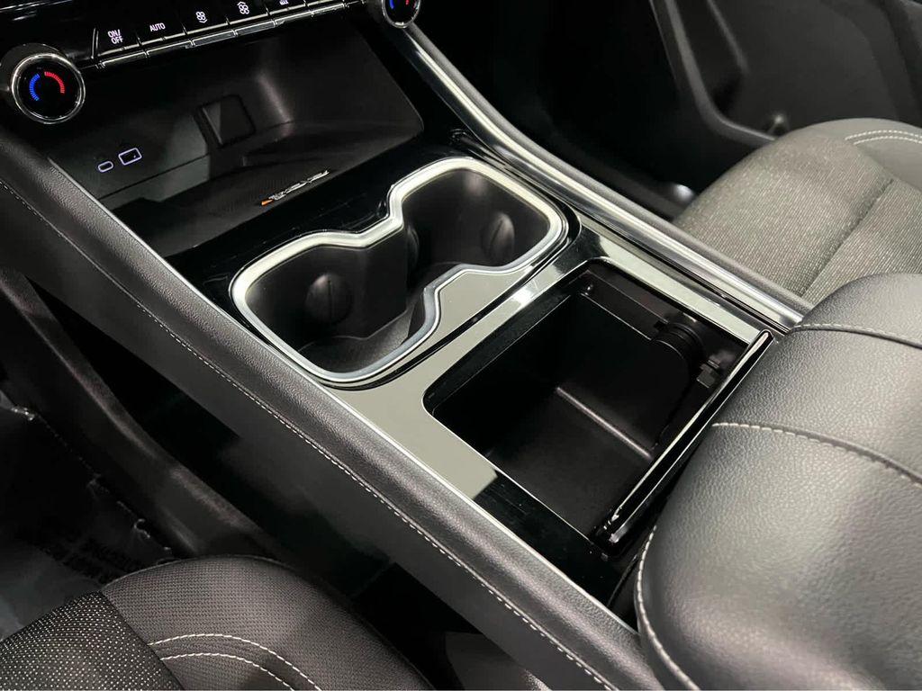 used 2024 Chevrolet Traverse car, priced at $35,755