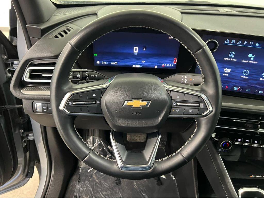 used 2024 Chevrolet Traverse car, priced at $35,755