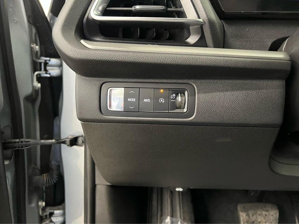 used 2024 Chevrolet Traverse car, priced at $35,755