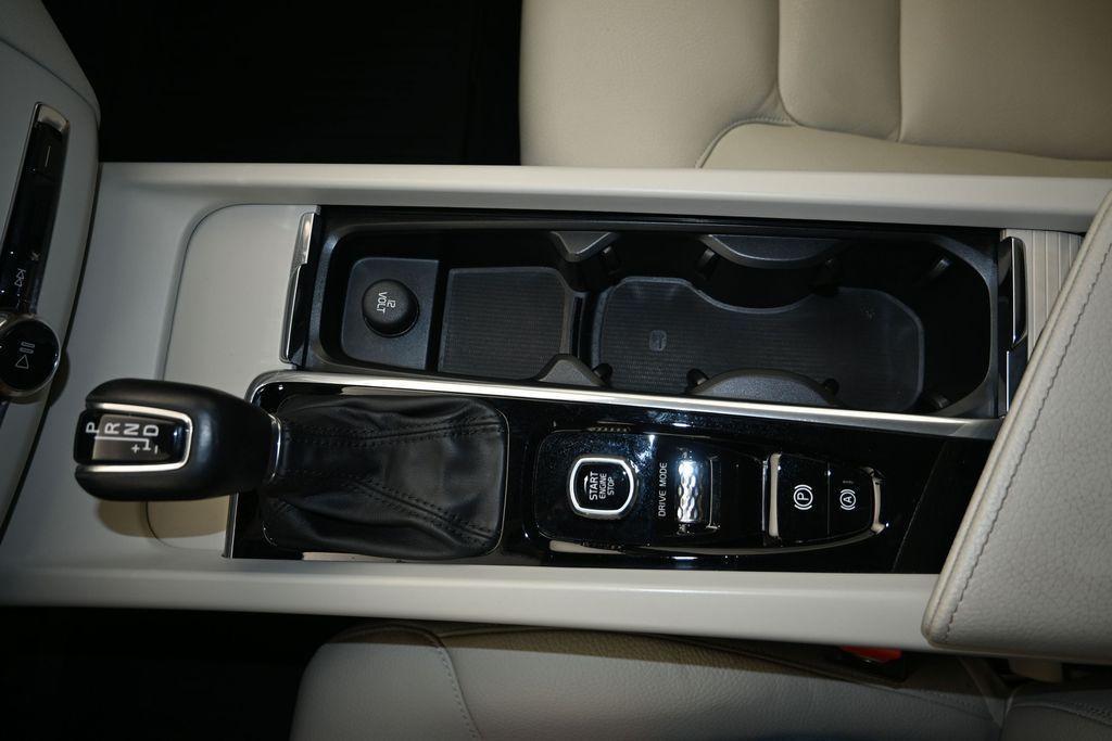 used 2020 Volvo XC60 car, priced at $23,922