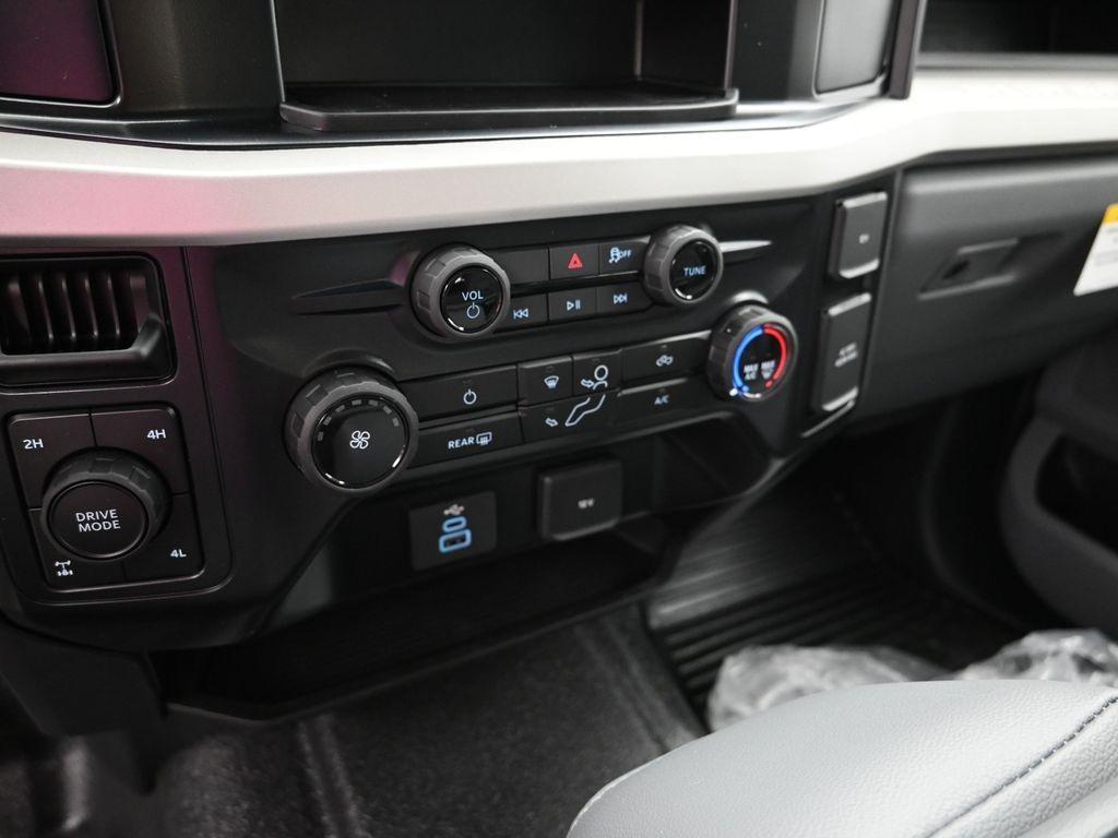 new 2025 Ford F-250 car