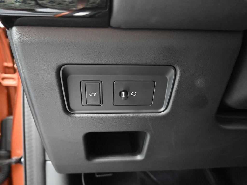 used 2018 Land Rover Discovery car, priced at $17,491