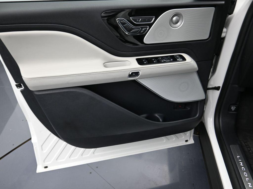 new 2025 Lincoln Aviator car, priced at $76,750