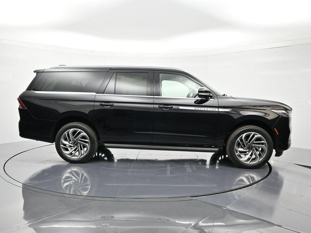 new 2026 Lincoln Navigator car, priced at $98,680