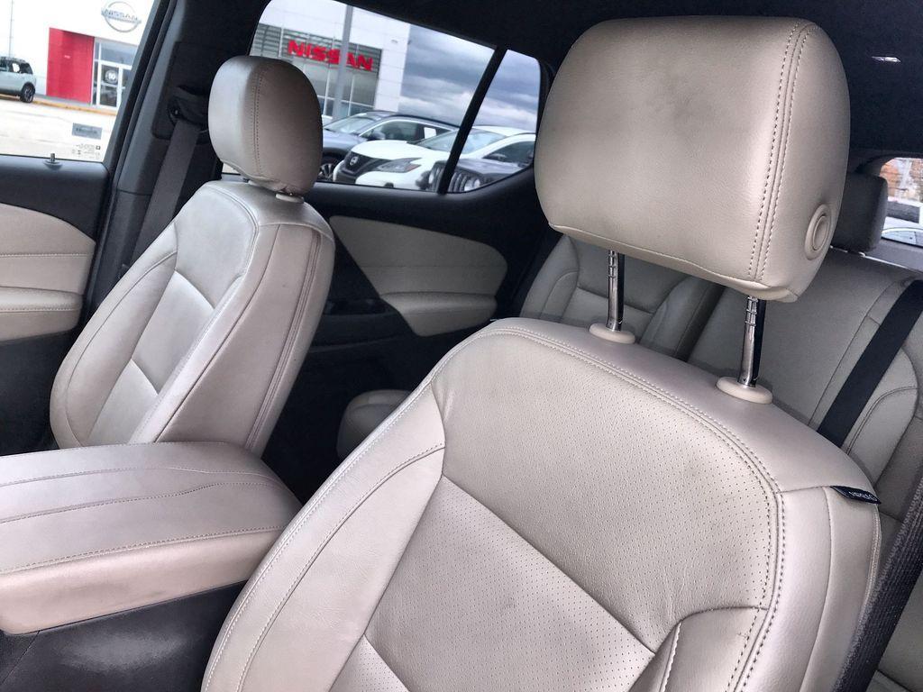 used 2023 Chevrolet Traverse car, priced at $27,597