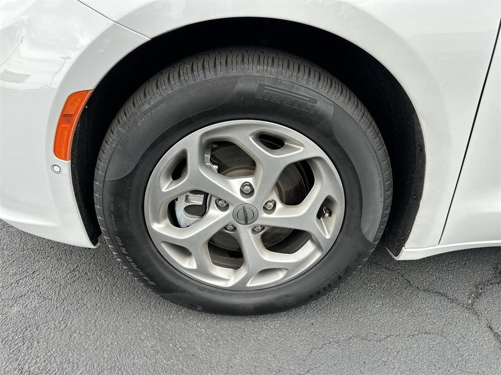 used 2024 Chrysler Pacifica car, priced at $39,889