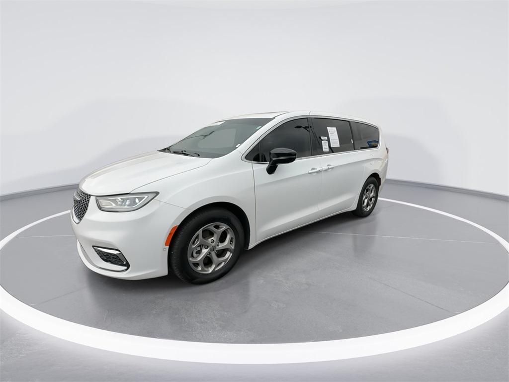 used 2024 Chrysler Pacifica car, priced at $39,889