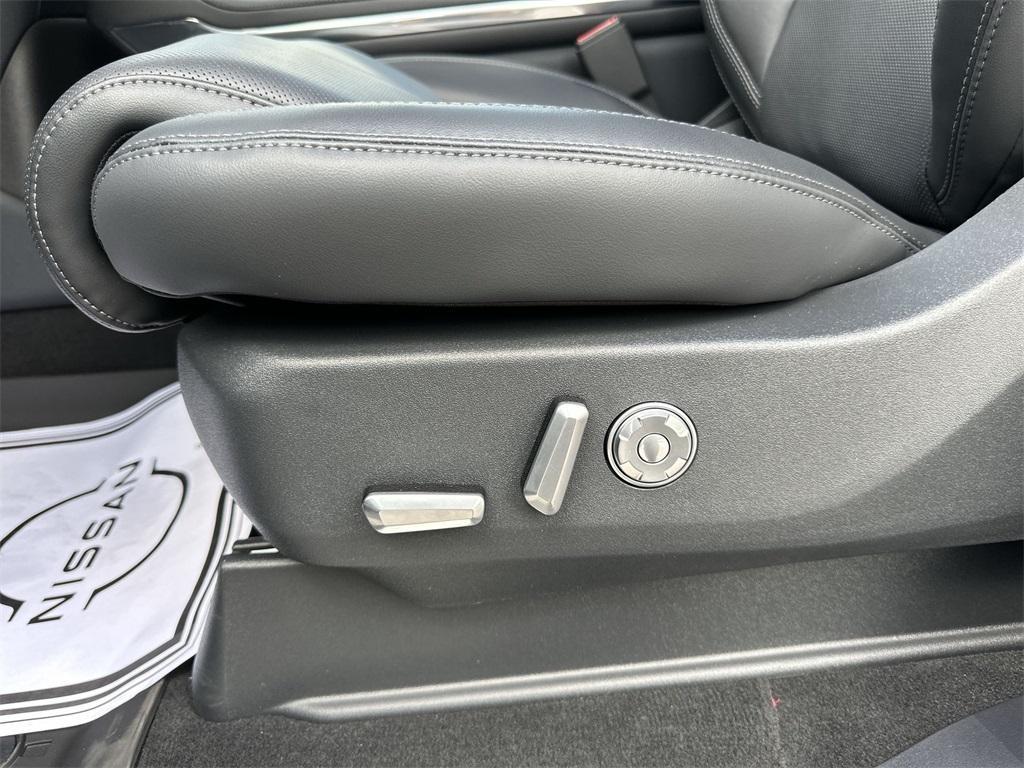 new 2025 Lincoln Navigator car, priced at $94,860