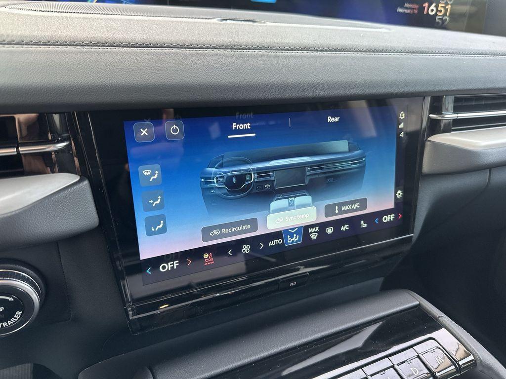 new 2026 Lincoln Navigator car, priced at $95,073