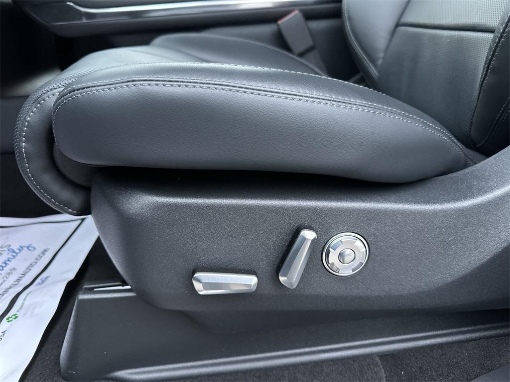 new 2025 Lincoln Navigator car, priced at $97,833