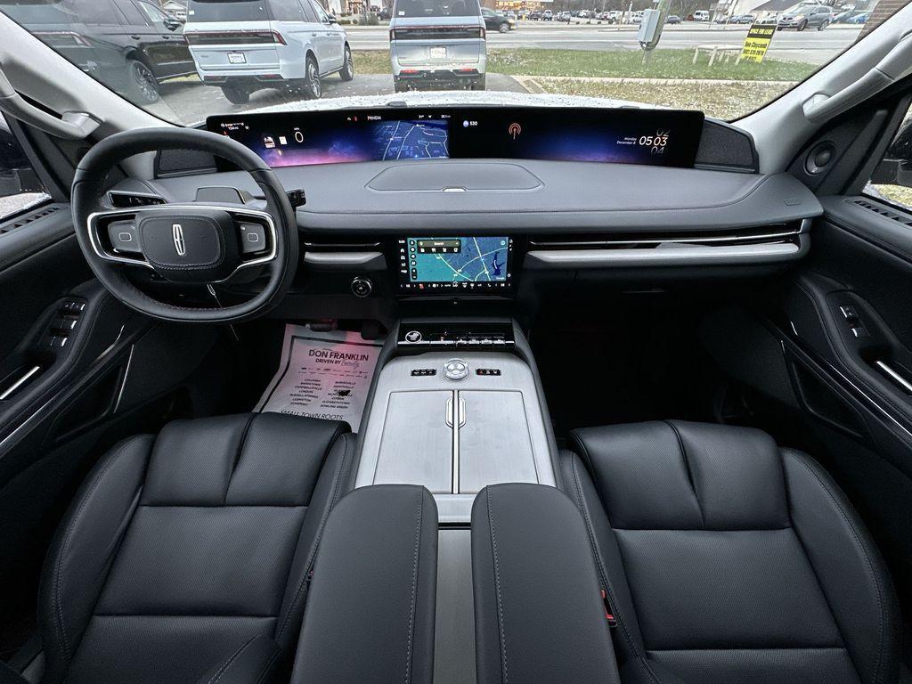 new 2025 Lincoln Navigator car, priced at $94,333