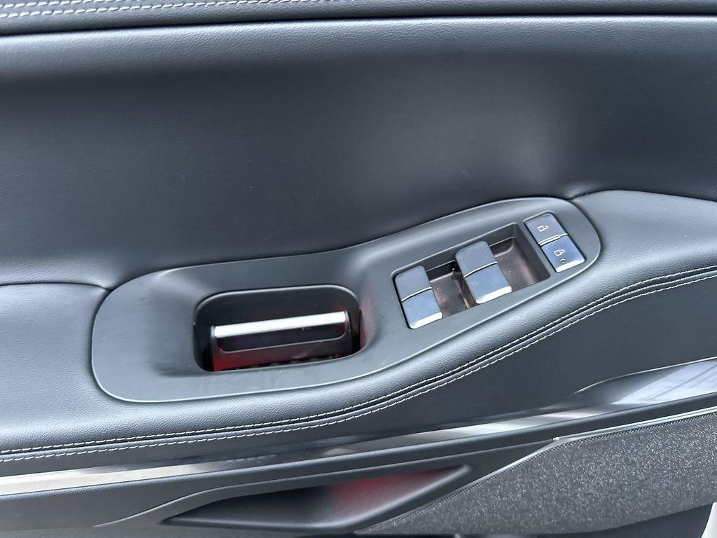 new 2025 Lincoln Navigator car, priced at $94,333