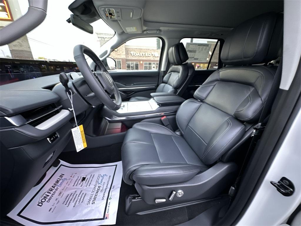 new 2025 Lincoln Navigator car, priced at $97,833
