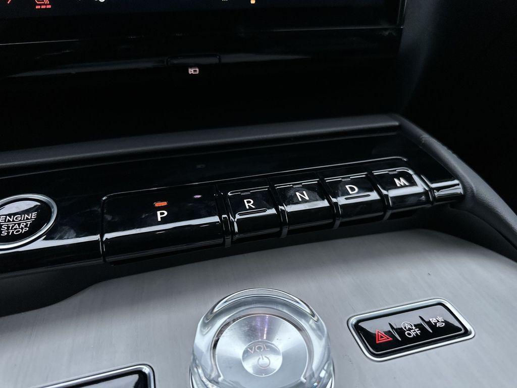 new 2025 Lincoln Navigator car, priced at $94,333