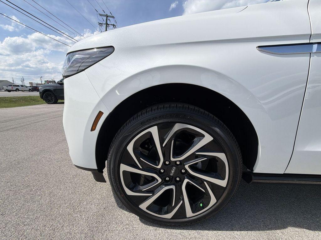 new 2026 Lincoln Navigator L car, priced at $105,319