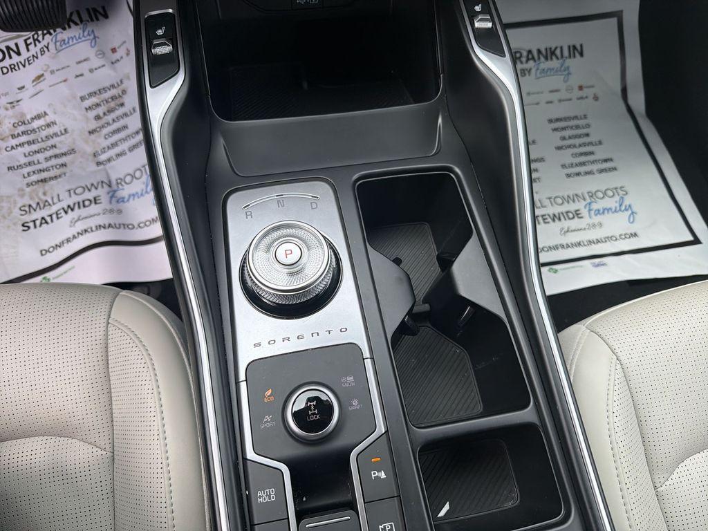 used 2025 Kia Sorento Hybrid car, priced at $34,990