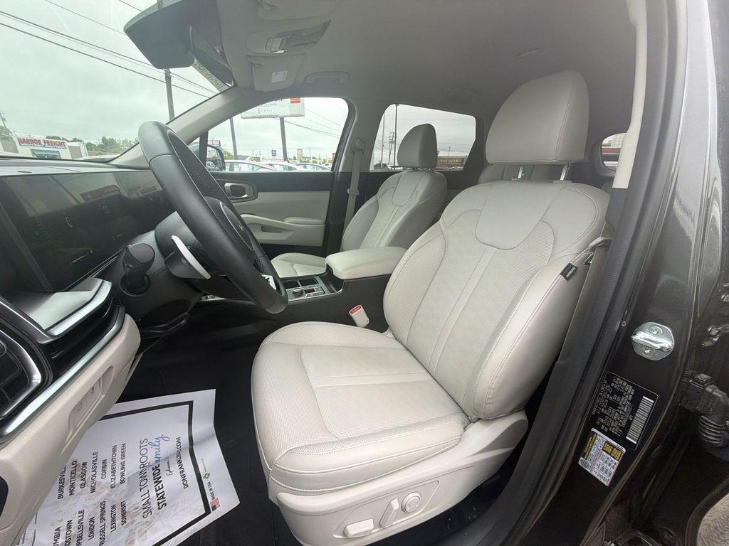 used 2025 Kia Sorento Hybrid car, priced at $34,990