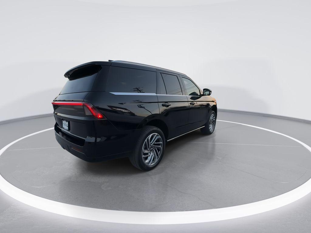 new 2025 Lincoln Navigator car, priced at $93,681