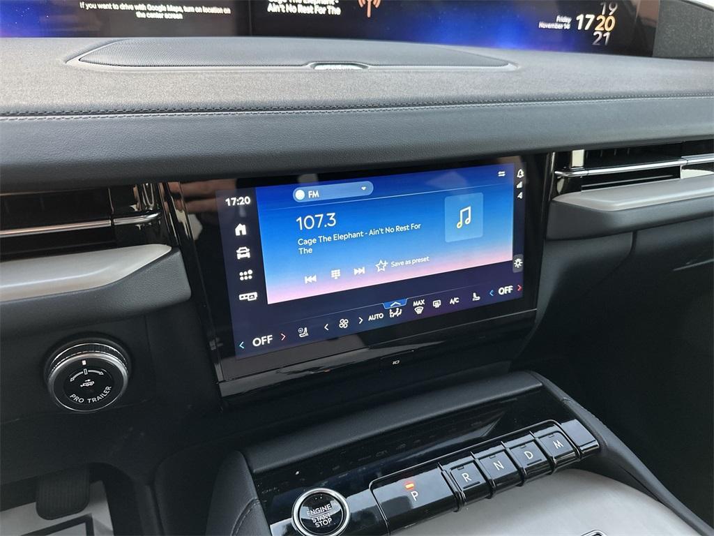 new 2025 Lincoln Navigator car, priced at $97,181