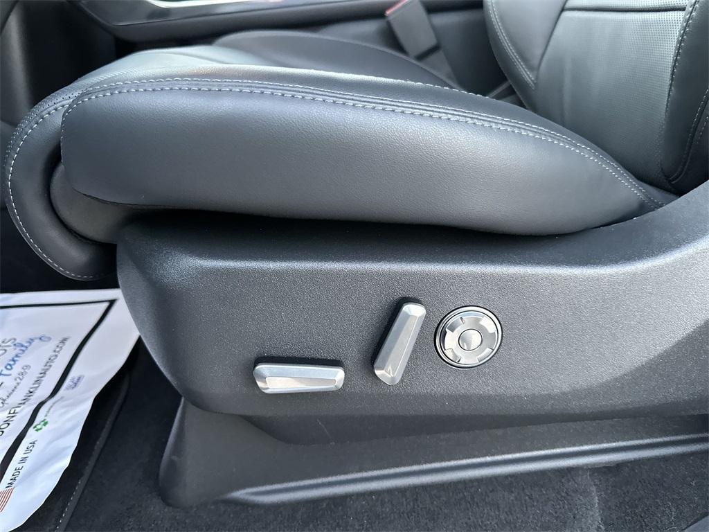 new 2025 Lincoln Navigator car, priced at $97,181