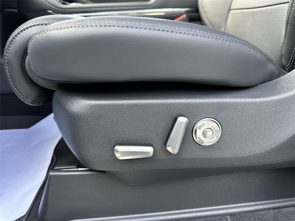 new 2025 Lincoln Navigator car, priced at $94,200