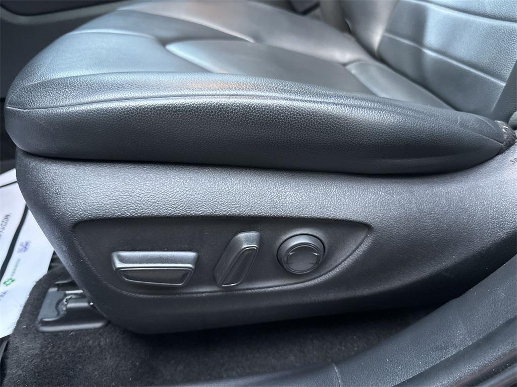 used 2023 Toyota Highlander car, priced at $35,850