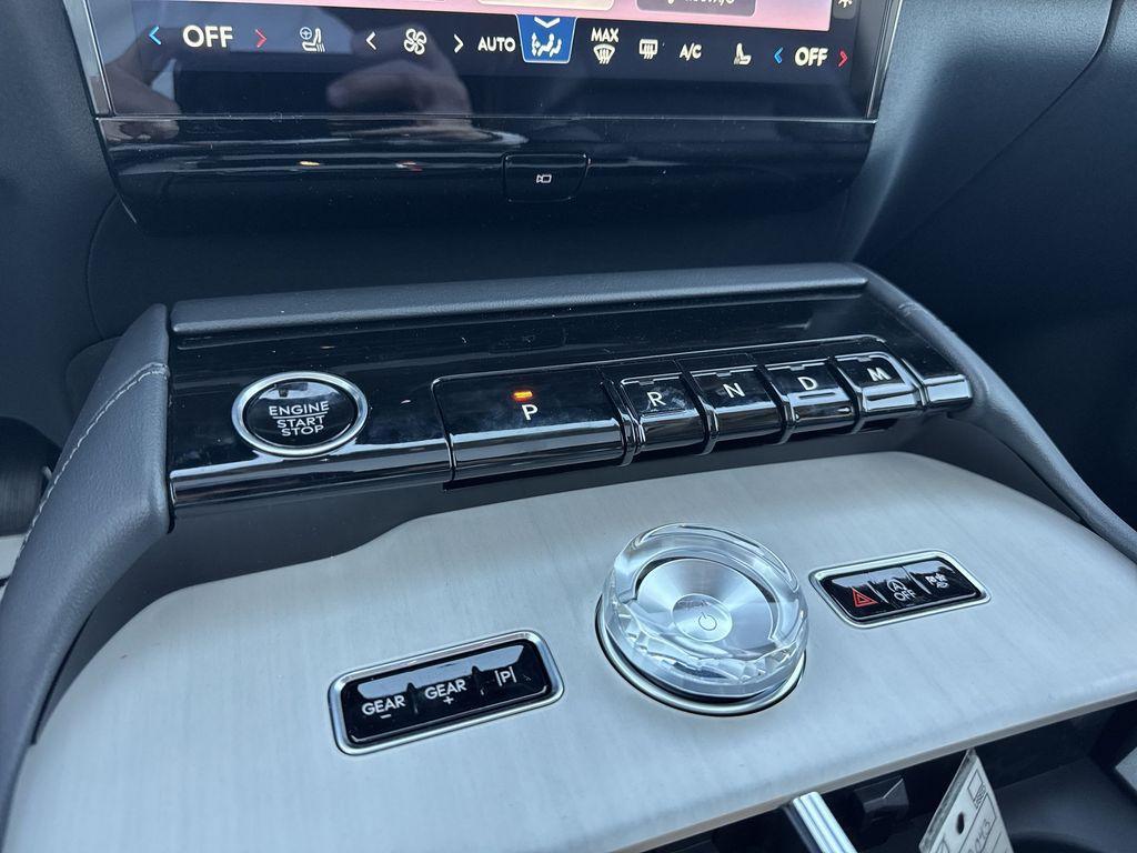 new 2025 Lincoln Navigator car, priced at $94,333